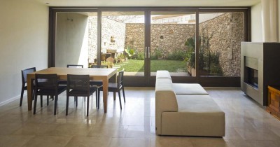 Rehabilitació integral d'una casa entre mitgeres al Vendrell