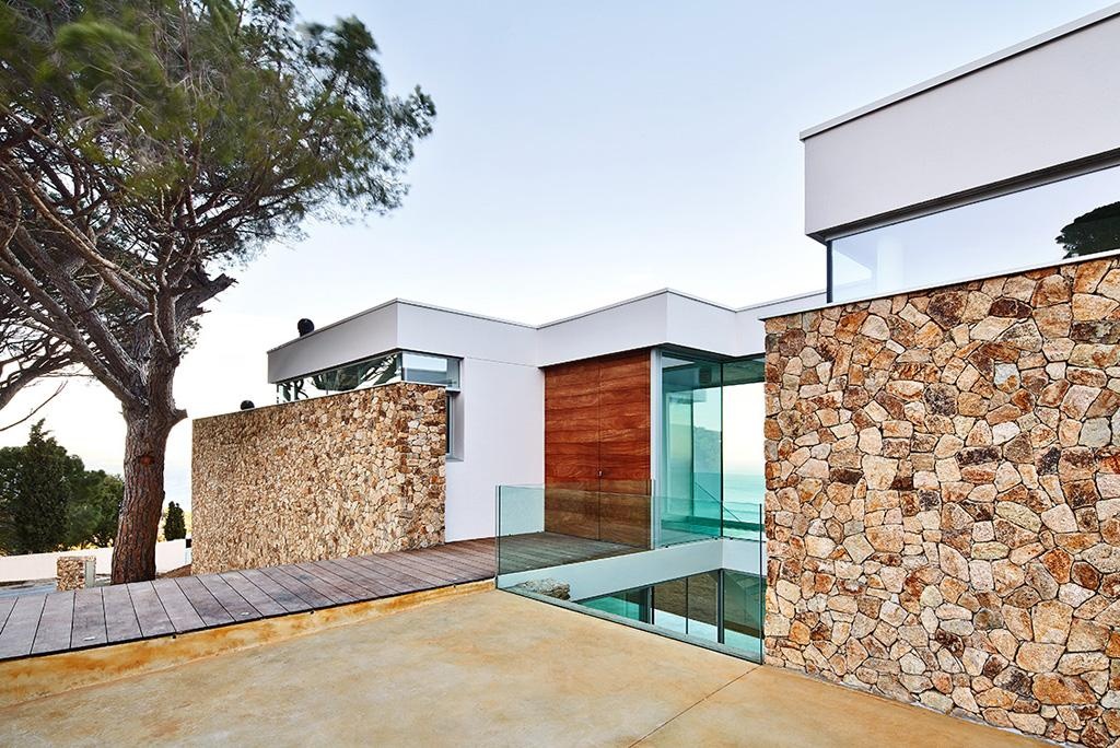 Construcción de una casa de diseño contemporáneo en Begur (Costa Brava)