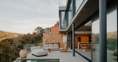 Entre mar i pedra: casa d'estueig amb vistes al mar a la Costa Brava 