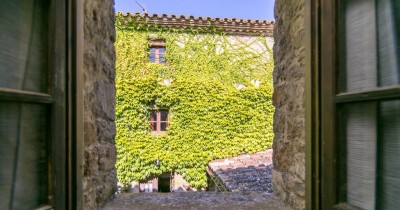 Ca l'Agutzil. Traditional village house for holiday rental in Gualta, Costa Brava